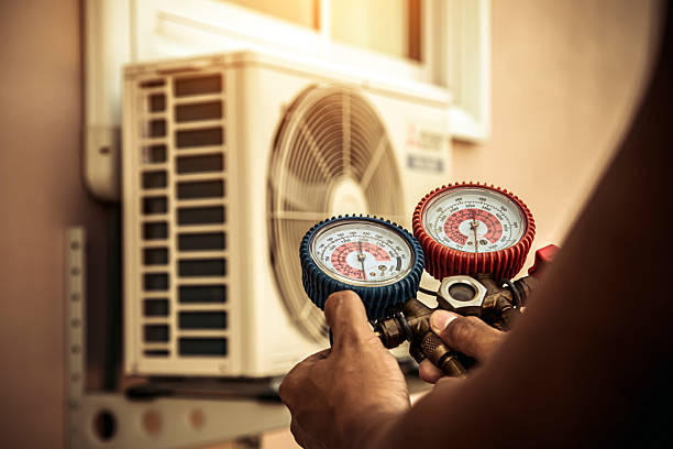 Professional Hvac technician working in Oakdale, PA